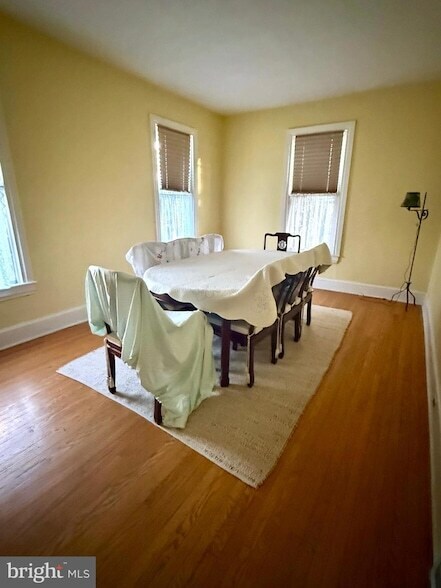 Building Photo - 136 Maple Terrace