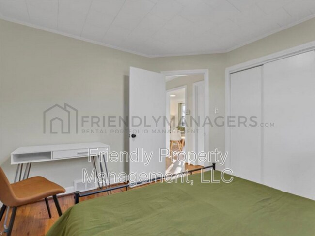 Building Photo - 517 W Brookline St