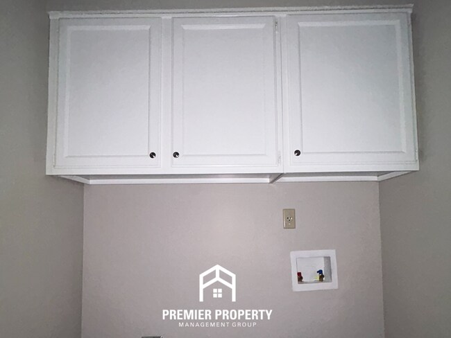 Building Photo - Spacious 3 Bedroom Home for Rent in Memphis | Vaulted Ceilings, Fireplace & Fenced Yard