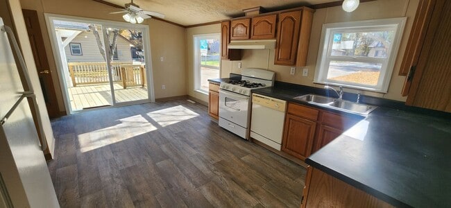 Primary Photo - Spacious 3 Bedroom, 2.5 bathroom home with detached garage!