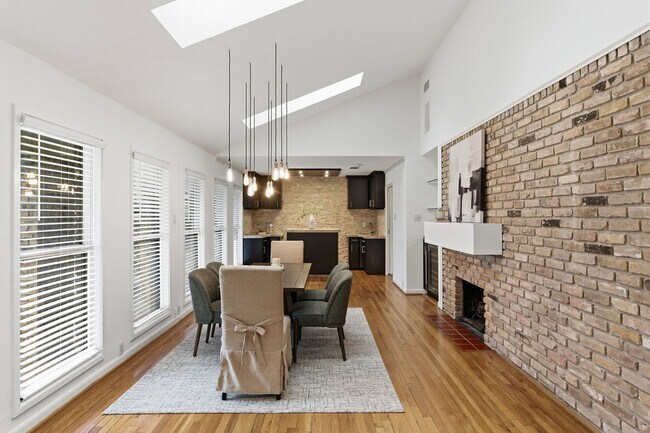 Building Photo - 531 Azaleadell Dr