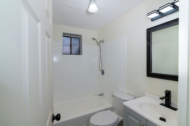 Building Photo - 72 Martensen St