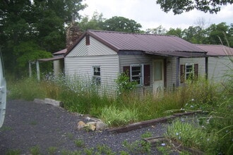 Building Photo - BISMARCK - 2BD/Fireplace/Metal Roof, Vinyl Siding/Iron Mt Lake ONLY - $399 MONTH / $695 DOWN