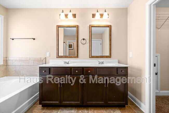 Building Photo - 112 Sycamore Hill Dr