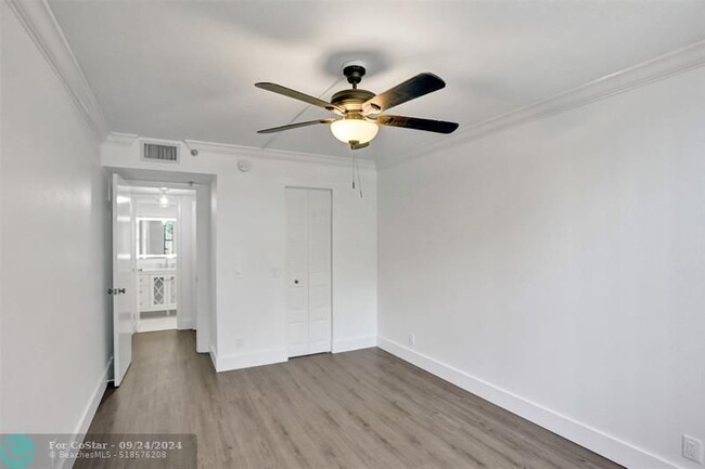 Building Photo - 105 Lake Emerald Dr