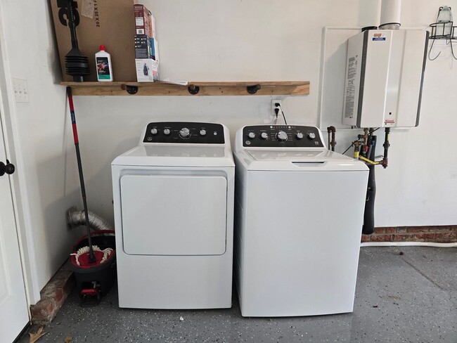 Building Photo - 3456 Regiment Dr