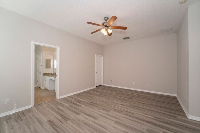 Building Photo - Cute and Spacious 3/2 Home with Bonus Room...
