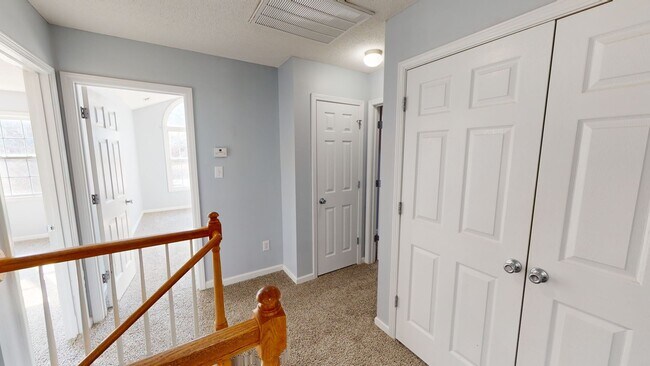 Building Photo - Spacious home near Fort Bragg, Schools, & Shopping!