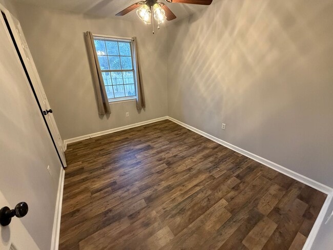 Building Photo - FOR RENT