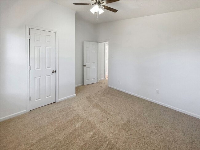 Building Photo - 11914 Kingslake Forest Dr