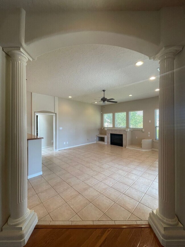 Building Photo - Gorgeous Home in Sonoma Ranch off Golf Club Rd!