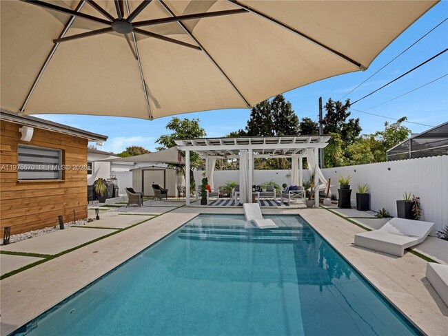 Building Photo - 920 NE 159th St