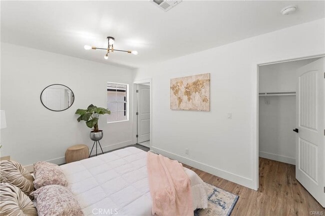 Building Photo - 11445 Saticoy St