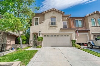 Building Photo - Bella Ventana 3 Bedroom Rental Home in Valencia!