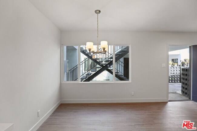 Building Photo - 1117 S Bronson Ave