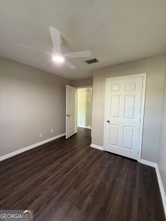 Building Photo - 73 Talbot Ct