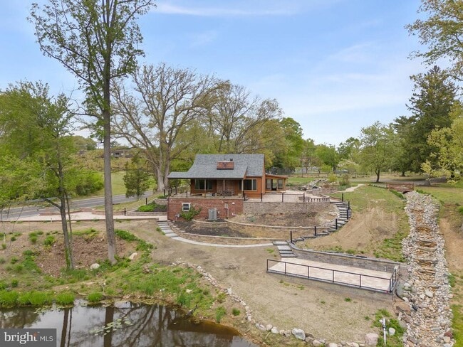 Building Photo - 1540 Peter Cheeseman Rd
