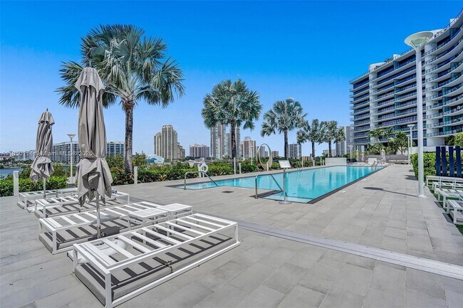 Building Photo - 5000 Island Estates Dr