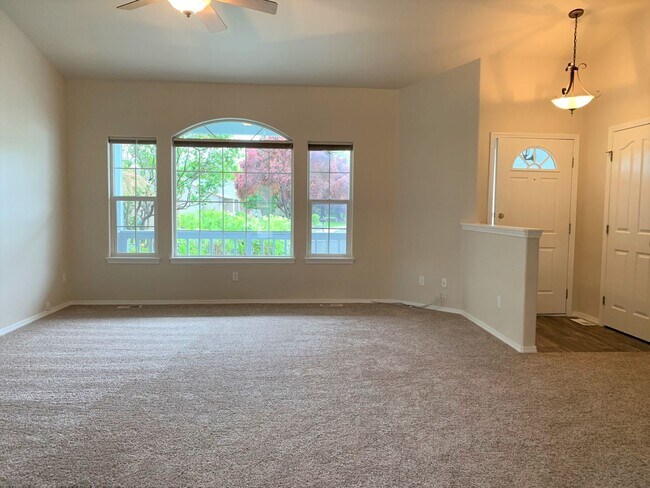 Building Photo - Great 3 bed 2 bath home in downtown Eagle.