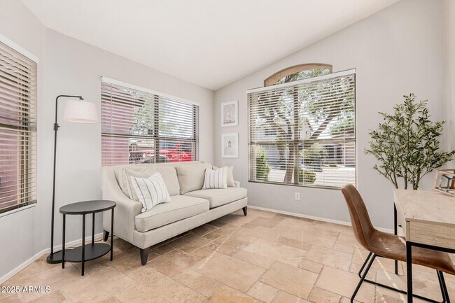 Building Photo - 4632 E Mossman Rd