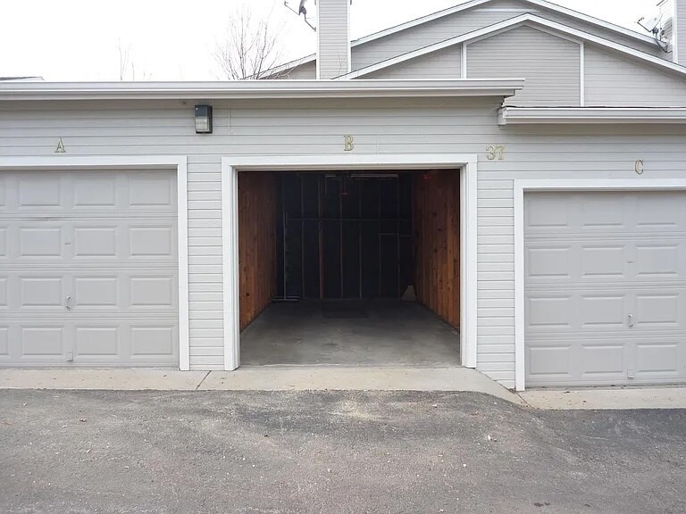 1 car detached garage - 8415 Pebble Creek Way