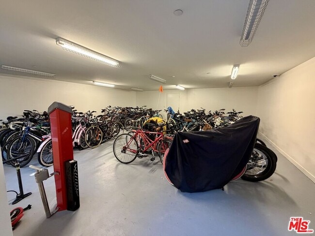 Building Photo - 12655 Bluff Creek Dr