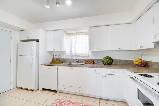 Building Photo - 420 NE 17th Ave