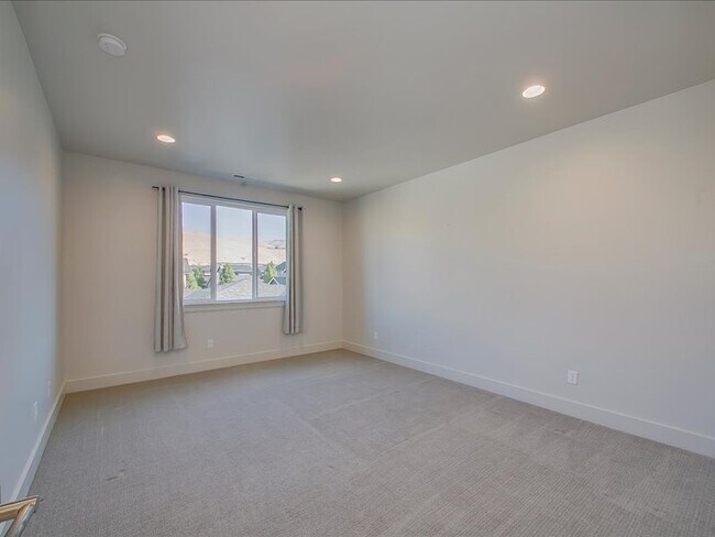 Building Photo - 4320 E Parkcenter Blvd