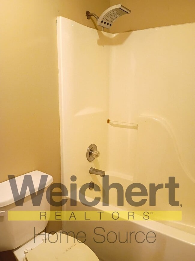 Building Photo - Spacious 3-Bedroom Home with Garage and Sc...