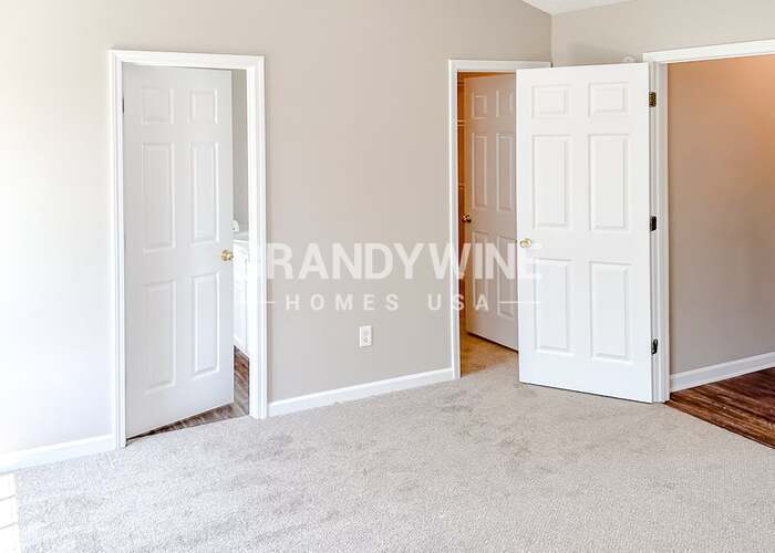 Building Photo - 6202 Hickory Ln Cir