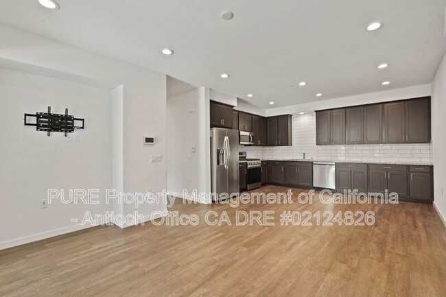 Building Photo - 2600 Wildflower Sta Pl