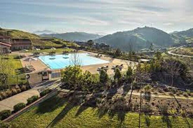 Building Photo - Wilder, Orinda!!!  4 Bed, 4.5 Bath, apx 3,380 Sq Ft.