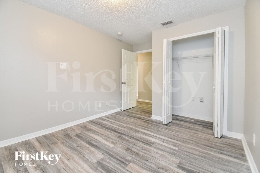 Building Photo - 707 Vía Milano