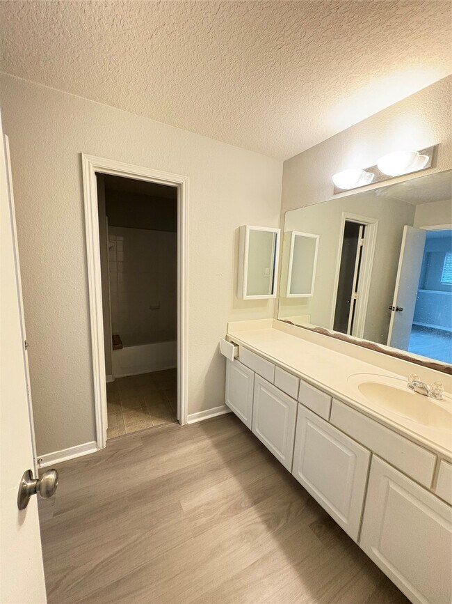 Building Photo - 2679 Cypressvine Dr