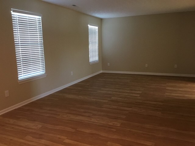 Building Photo - 317 Evergreen Cir