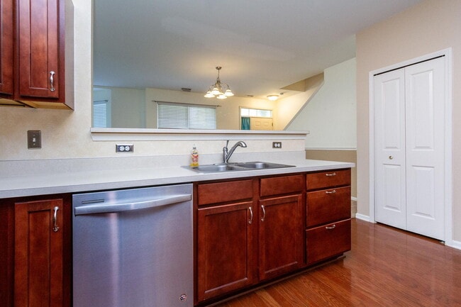 Building Photo - 3839 Norwich Dr