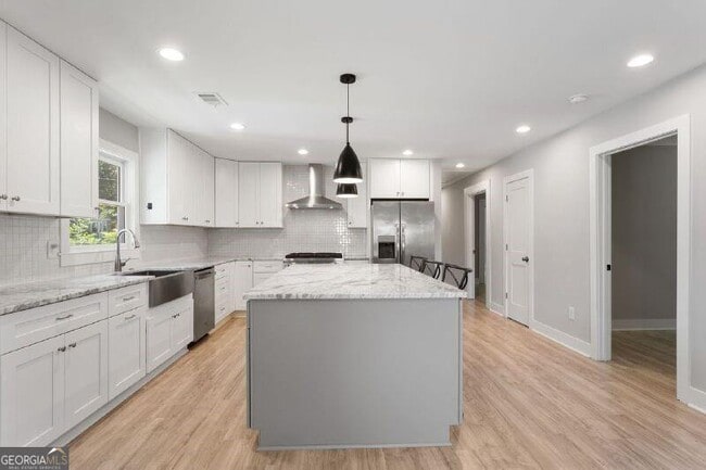 Building Photo - 2666 Davenport St