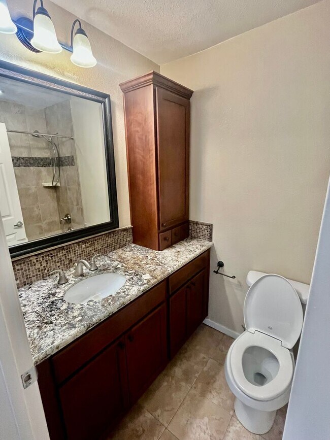 Building Photo - Beautiful 2bd/2bath townhome in Cambridge Terrace Community.