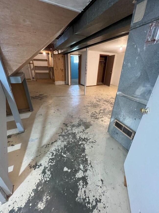 Building Photo - Bright & Spacious 3-Bedroom Home on Large ...