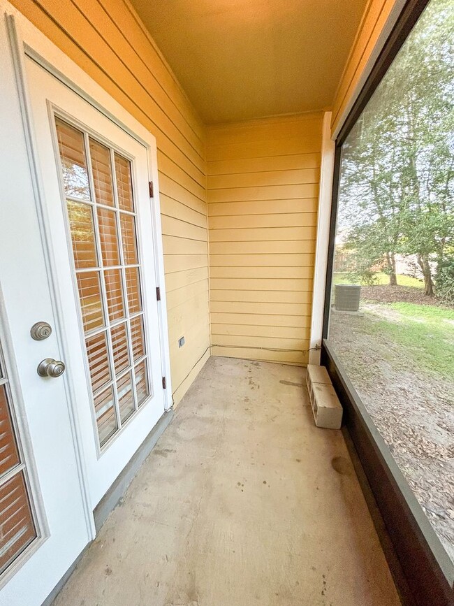 Building Photo - Woods Edge South #130