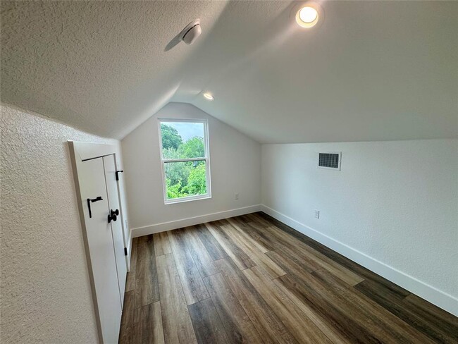 Building Photo - 5907 Coventry Ln