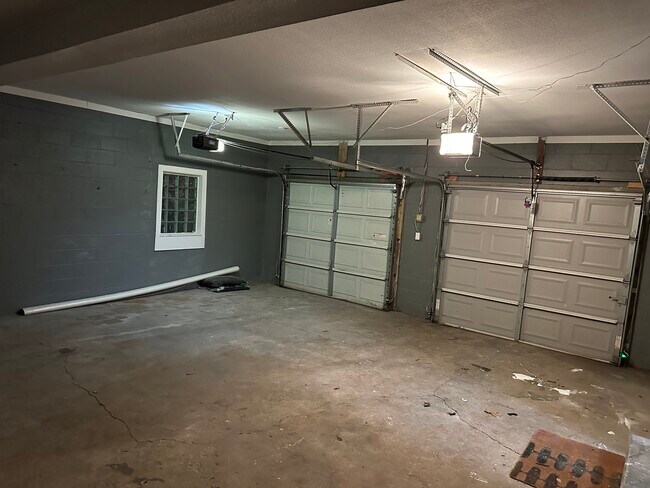 Building Photo - 83 S Lynhurst Dr