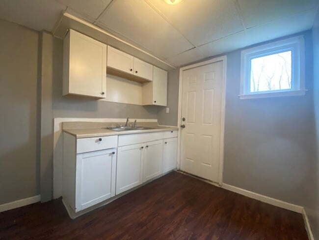 Building Photo - Welcome to this charming two-bedroom, one-bathroom double in the heart of Springfield, OH+