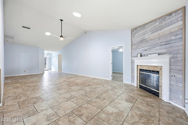 Building Photo - 14049 Broken Bow Dr N