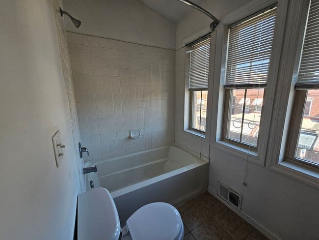 Building Photo - Amazing 2 bedroom apartment in Lawrencevil...