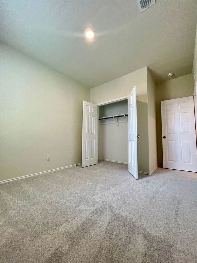 Building Photo - Charming 3BR 2BA House in Buda