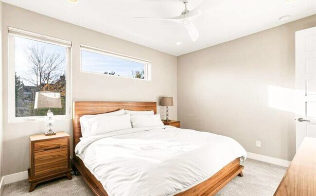 Building Photo - Beautiful 4 bedroom 3 bathroom property in Jefferson Park Denver