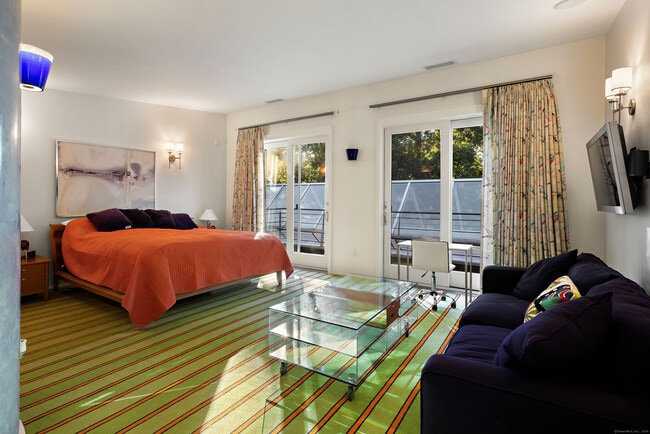 Building Photo - 11 Beachside Common