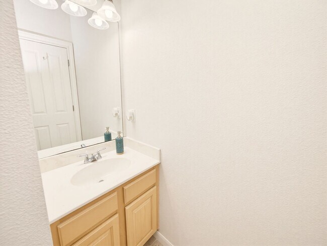 Building Photo - 2 bedroom Townhouse at Lake Beau Pre