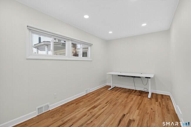 Building Photo - 195 Laurel Pl